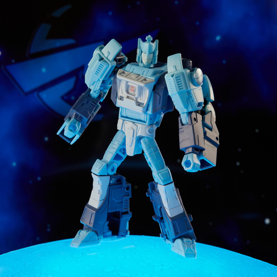 thumbnail video image 2 of Transformers: Legacy Blurr Kids Toy Action Figure for Boys and Girls Ages 8 9 10 11 12 and Up (5.5”), 2 of 10