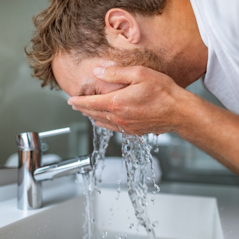 Stuffy nose? Slap your face with warm water… 
