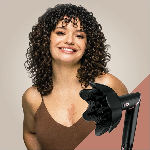 Fast, even drying from root to tip. To enable curl-perfection,  our diffuser features retractable and extendable prongs.