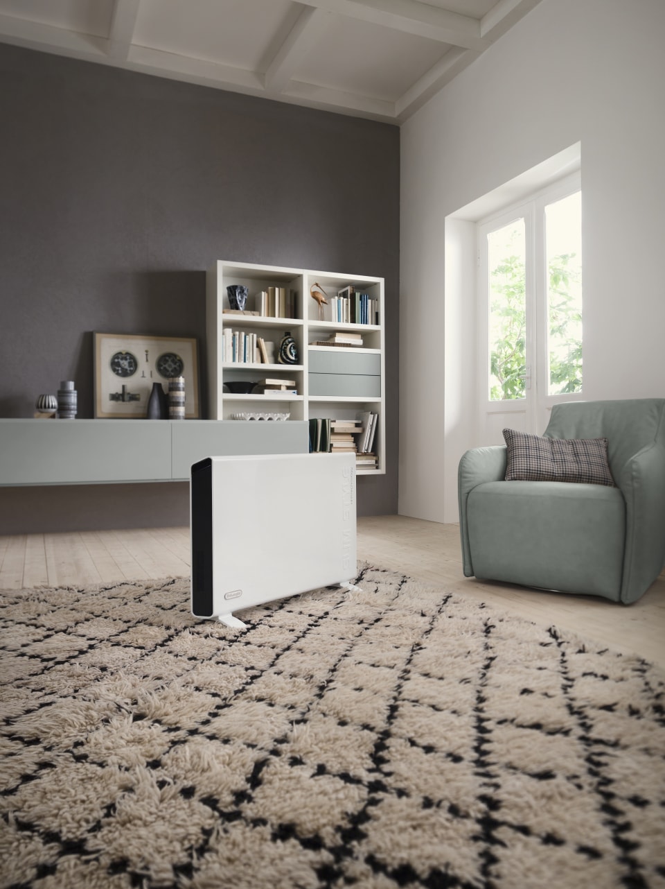 DeLonghi Up to 1500-Watt Convection Flat Panel Outdoor Electric Space  Heater with Thermostat at Lowes.com