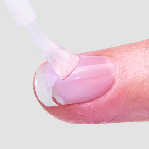 1. Apply glue on split or cracked nail