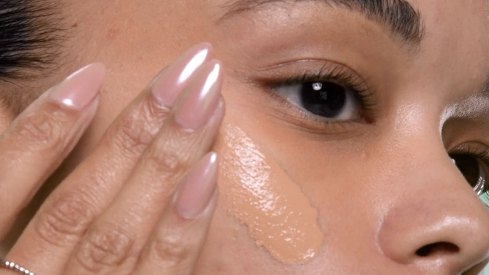 thumbnail video image 2 of Almay Clear Complexion Foundation, Oil-Free Face Makeup for Acne-Prone Skin, 710, 1 fl oz, 2 of 13