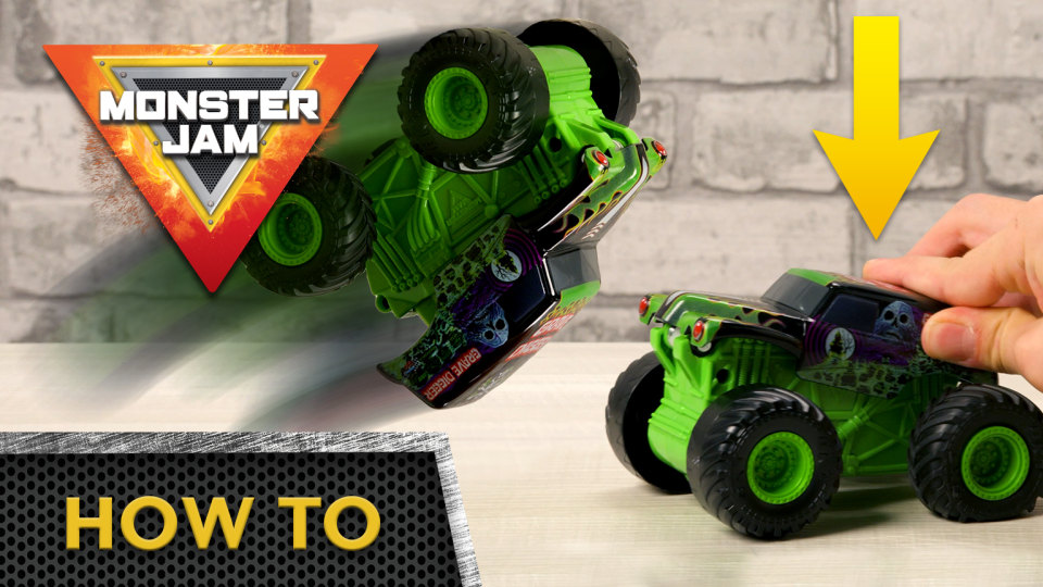 thumbnail video image 2 of Monster Jam, 2-Pack Official Grave Digger and El Toro Loco Clip & Flip Monster Trucks, 1:43 Scale Kids Toys for Boys, 2 of 11