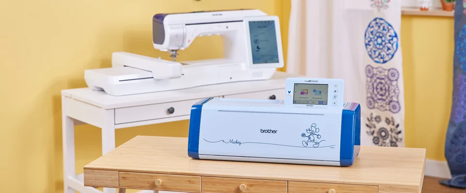 Luminaire 2 Innov-ís XP2 | HomeSewingEmbroidery | By Brother