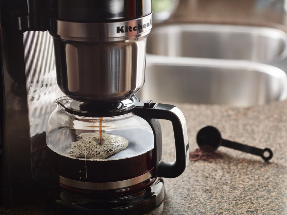 KitchenAid KCM0812OB Onyx Black Stainless Steel and Glass 8-Cup Siphon  Coffee Brewer - Bed Bath & Beyond - 12753451