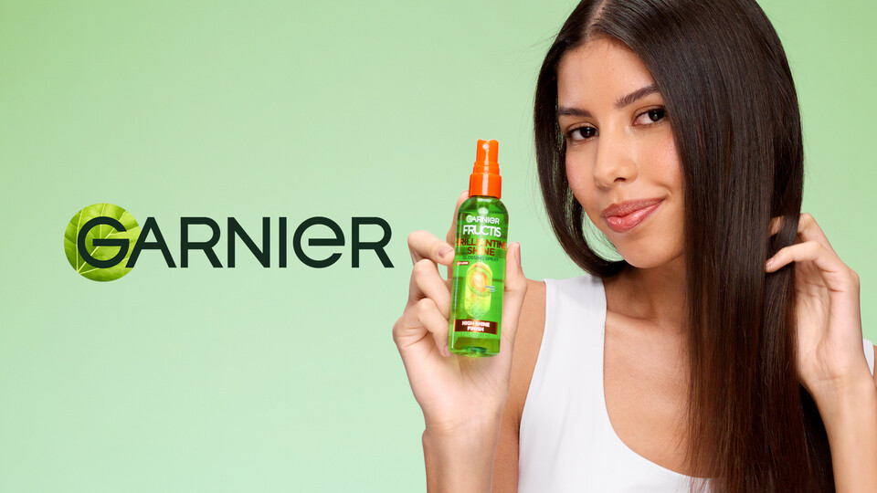 thumbnail video image 3 of Garnier Fructis Style Brilliantine Shine Glossing Spray, Dry Hair, Unisex, 3 fl oz, 3 of 7