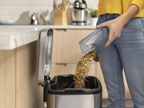 Easy Empty™ Dirt Tank