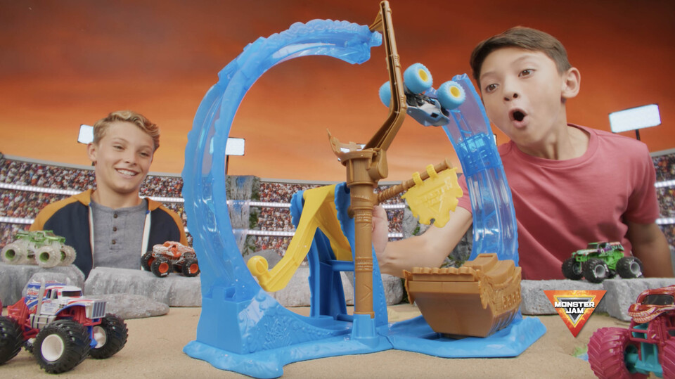 thumbnail video image 2 of Monster Jam, Megalodon Loop of Doom 16-inch Wide Playset with Truck (New), 2 of 11