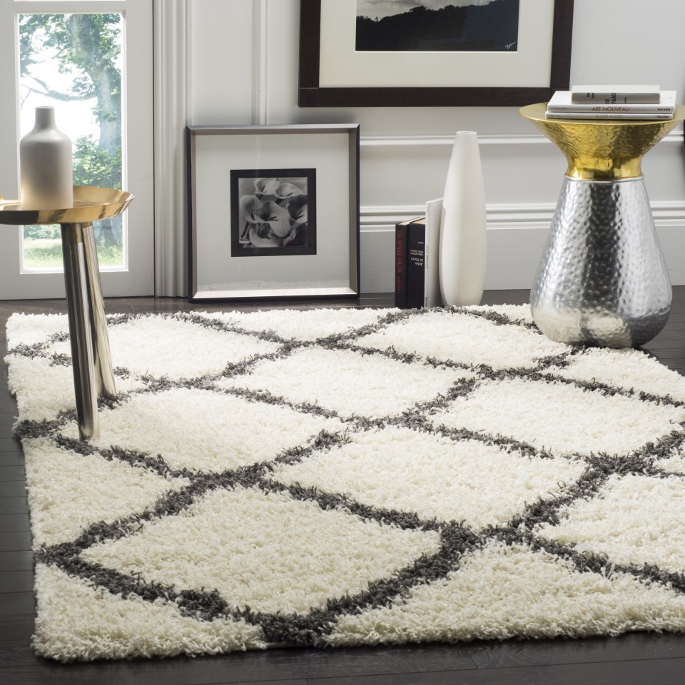 Safavieh Belize Lakin Shag 2 x 11 Ivory/Charcoal Indoor Geometric Moroccan Runner Safavieh Belize Lakin Shag 2 x 11 Ivory/Charcoal Indoor Geometric Moroccan Runner