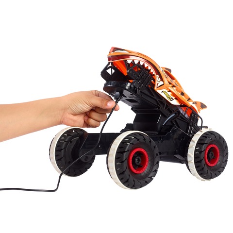  Hot Wheels RC Monster Trucks Bone Shaker in 1:15 Scale,  Remote-Control Toy Truck with Terrain Action Tires : Toys & Games