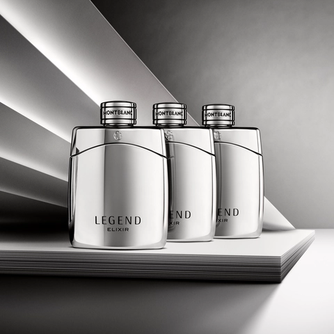 The signature Montblanc Legend bottle is reimagined in shiny silver lacquer, giving the iconic silhouette a bold, modern expression. The metallic effect reflects the fragrance’s powerful and sophisticated character.